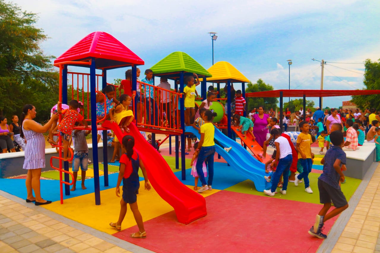 PARQUES INFANTILES / PARQUES BIOSALUDABLES/FABRICA